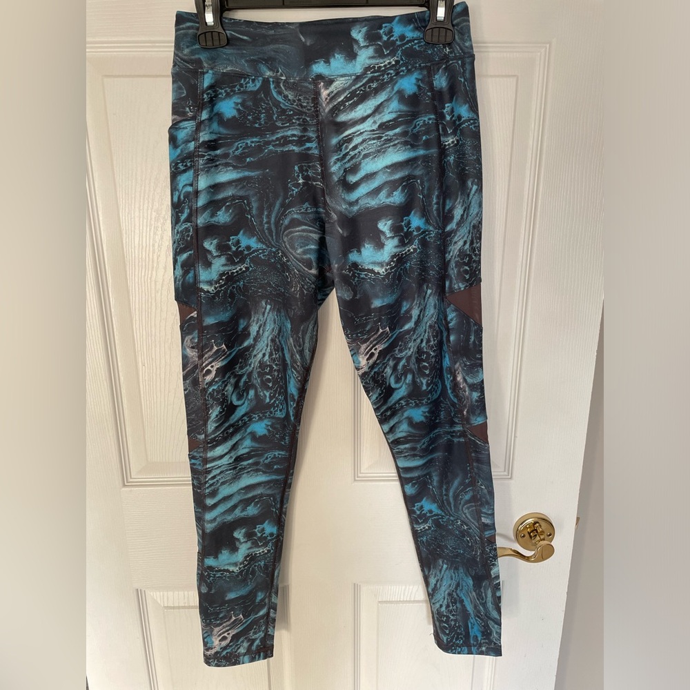 Huk Reel On Stone Shore Volcanic Ash Leggings Size M